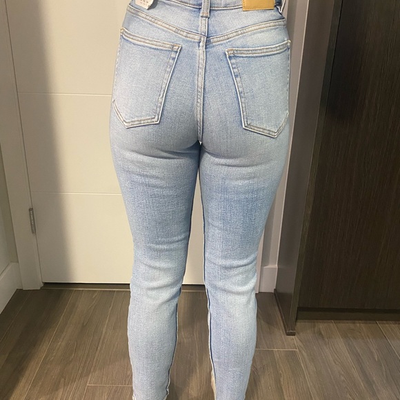 ZARA High Rise Skinny Jeans - Picture 3 of 9